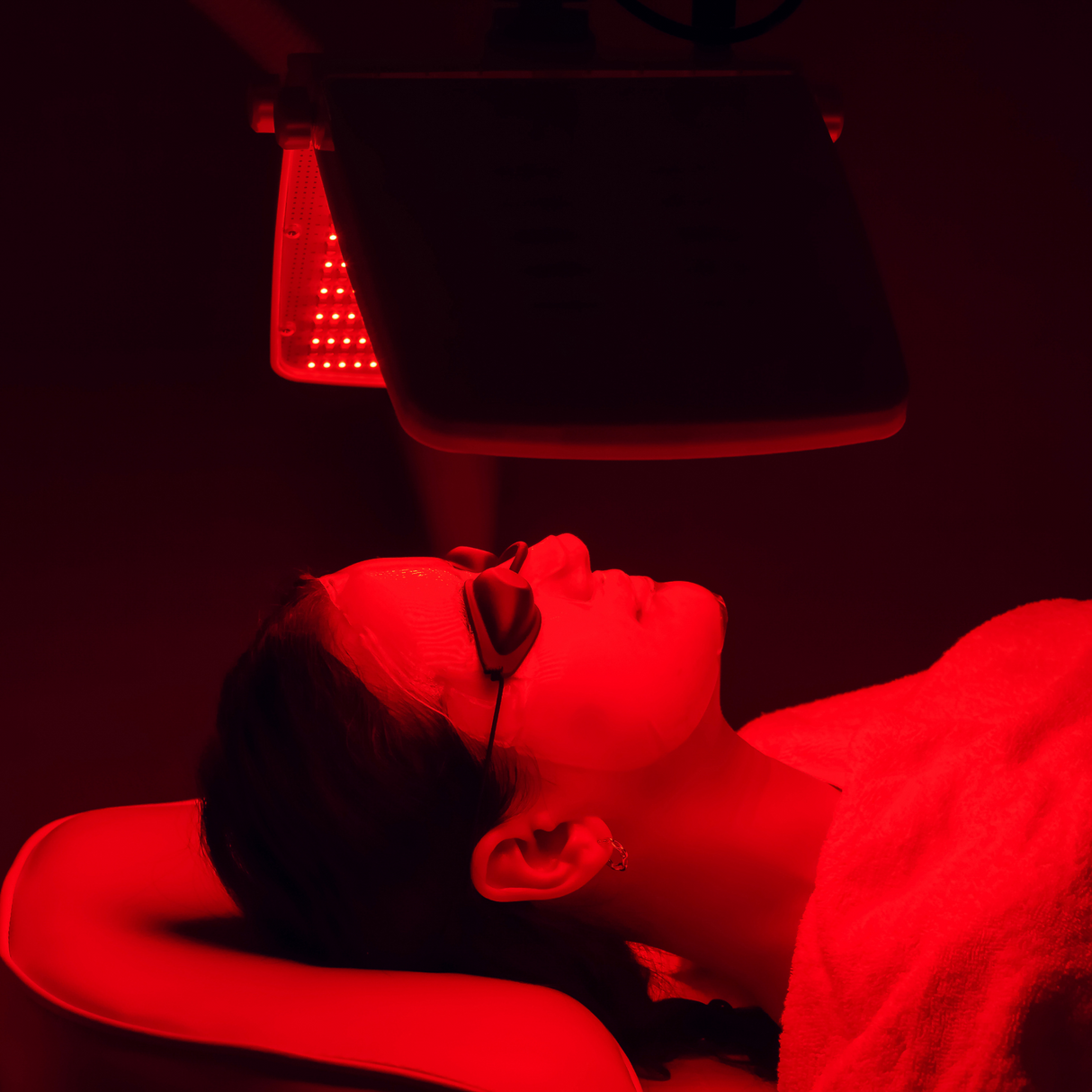 Signature Glow – Massage and LED Facial Fusion
